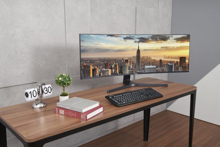 is curved ultrawide monitor better than flat